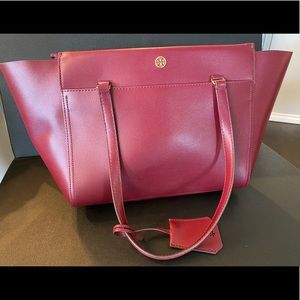Tory Burch - Robinson Parker Tote Cardamom Leather - Burgundy - Gently Used)